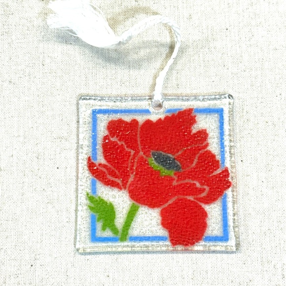 Peggy Karr Fused Glass Red Poppy Flower 3.25 ” Square Ornament Suncatcher - Picture 1 of 4